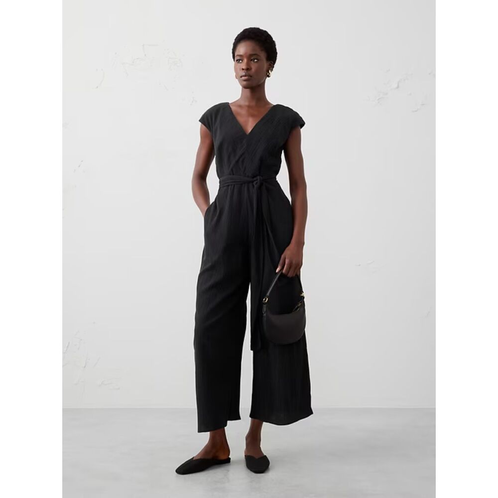 Banana Republic Factory black crinkle jumpsuit, size 8P